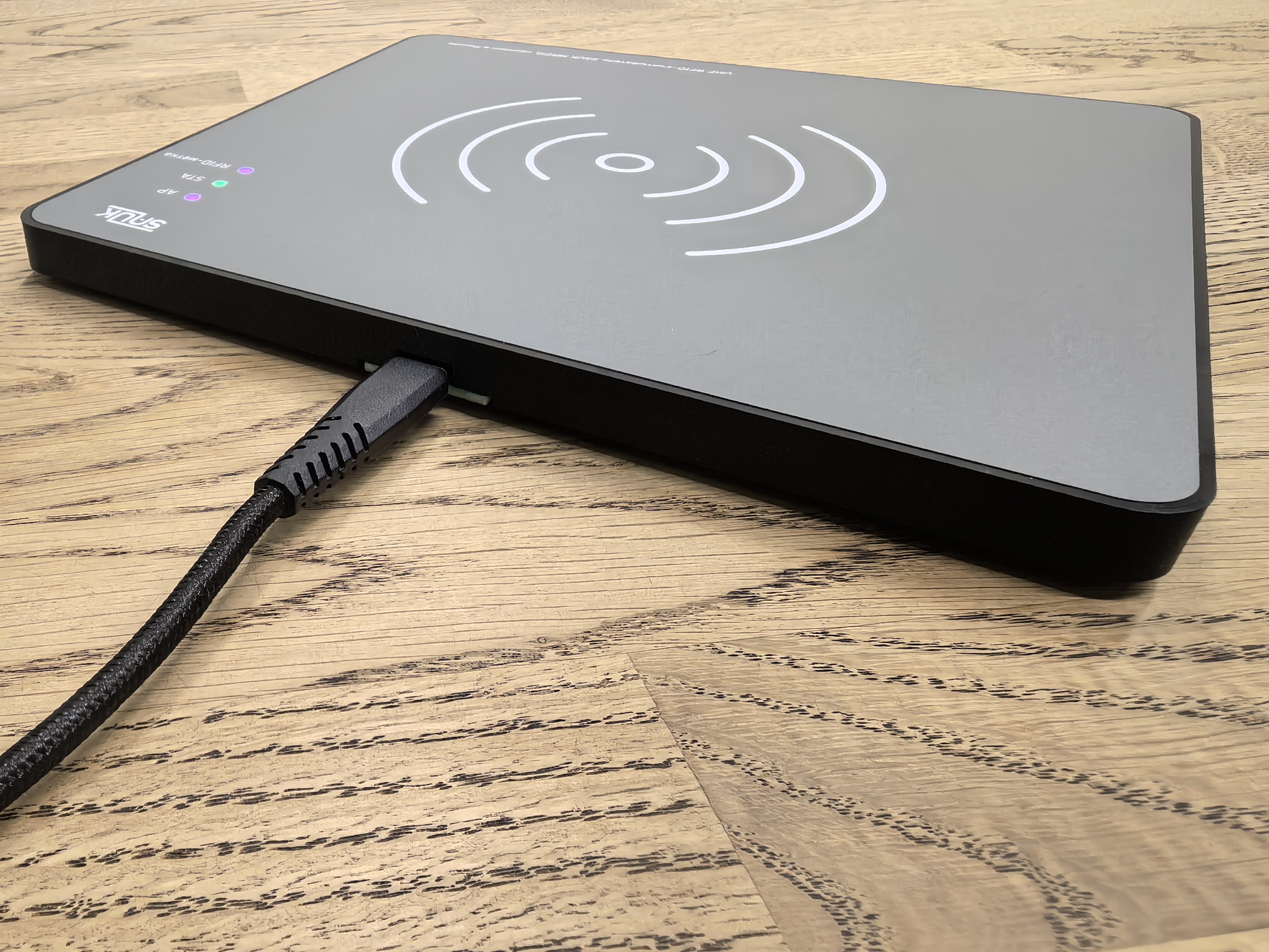 Настольный RFID-считыватель SAUK MR210