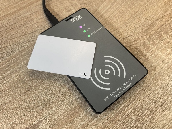 RFID считыватель в настольном исполнении