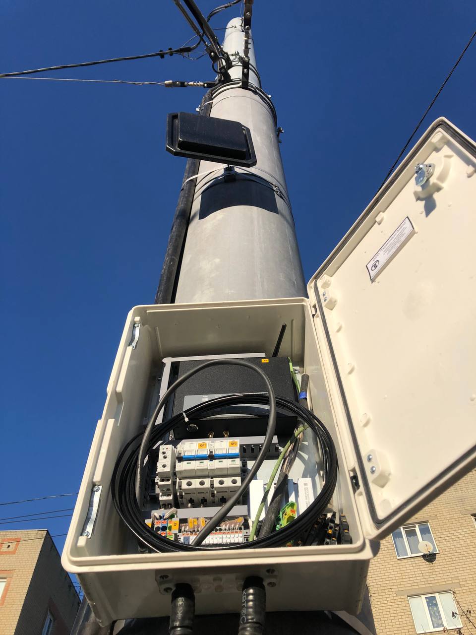 SAUK E4 UHF RFID считыватель с MQTT и MODBUS